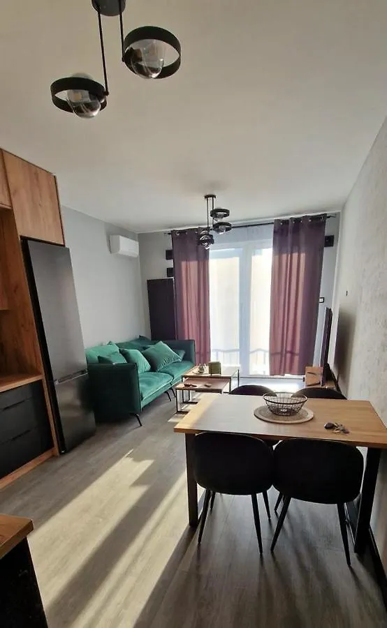 Workation Centre Airport Boutique Designer Bath, 3-4 Days Best Offer, Kitchen, Balkony, Aircon Warszawa