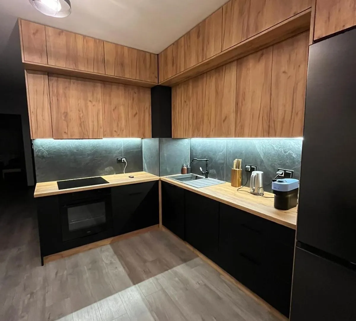 Workation Centre Airport Boutique Designer Bath, 3-4 Days Best Offer, Kitchen, Balkony, Aircon Warszawa